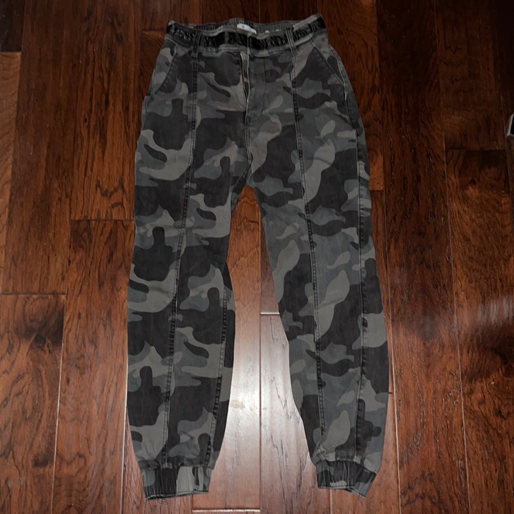 Hollister Ultra High Rise Camo Pants